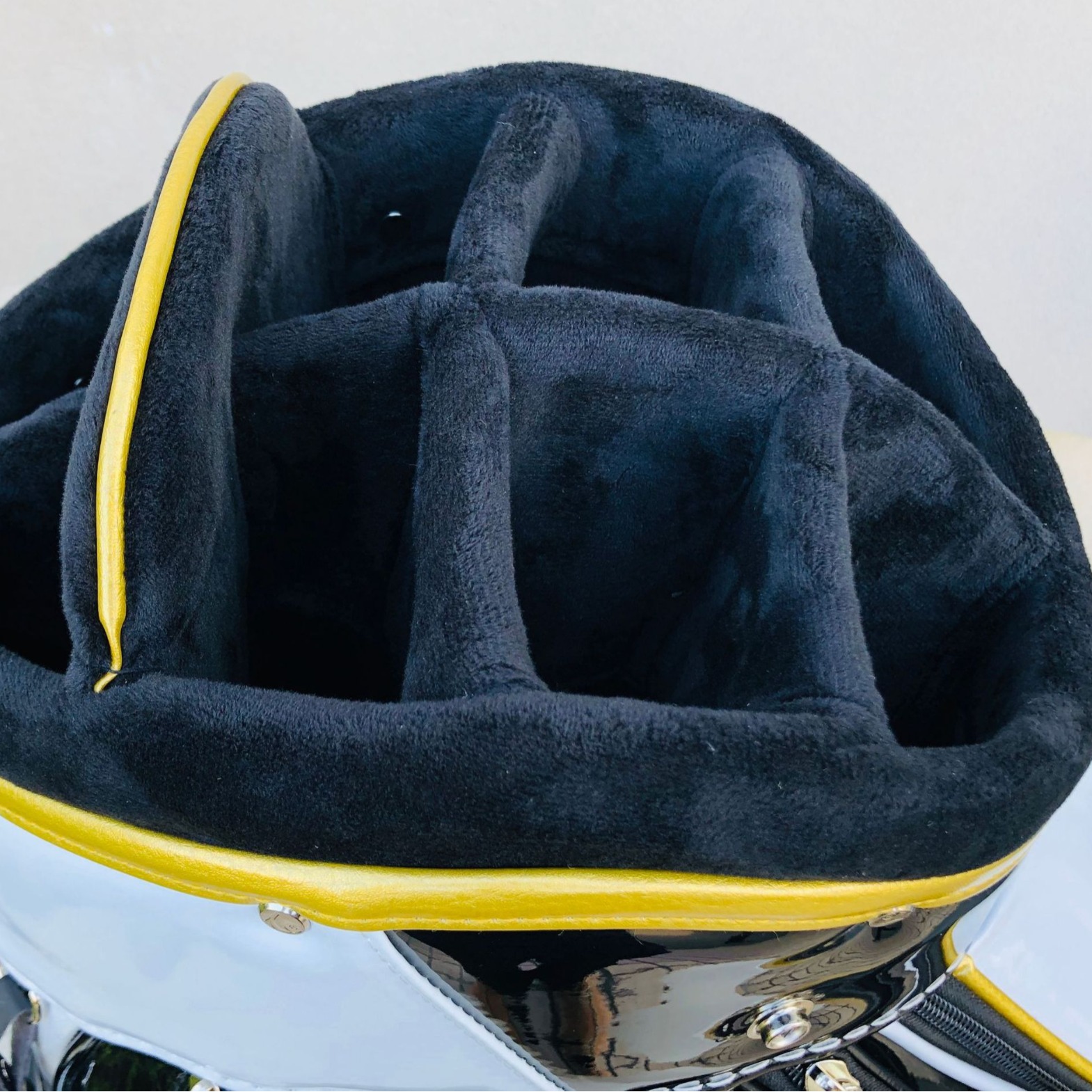 Venta caliente transfronteriza bolsa de golf estilo bordado PU con remache bolsa de golf fuente de fábrica al por mayor