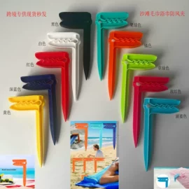 塑料盒;裁纸刀;医药箱