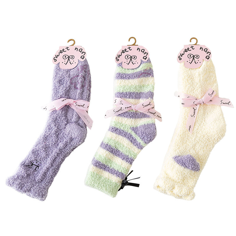 Calcetines de Piso Medianos para Mujer de Terciopelo Coral Térmicos con Bordado para Casa e Invierno image 7