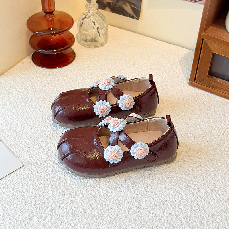Zapatos de cuero de niñas niños lindos flores superficiales zapatos de primavera y otoño 2026 nuevos zapatos de princesa extranjera zapatos de espectáculo de niñas