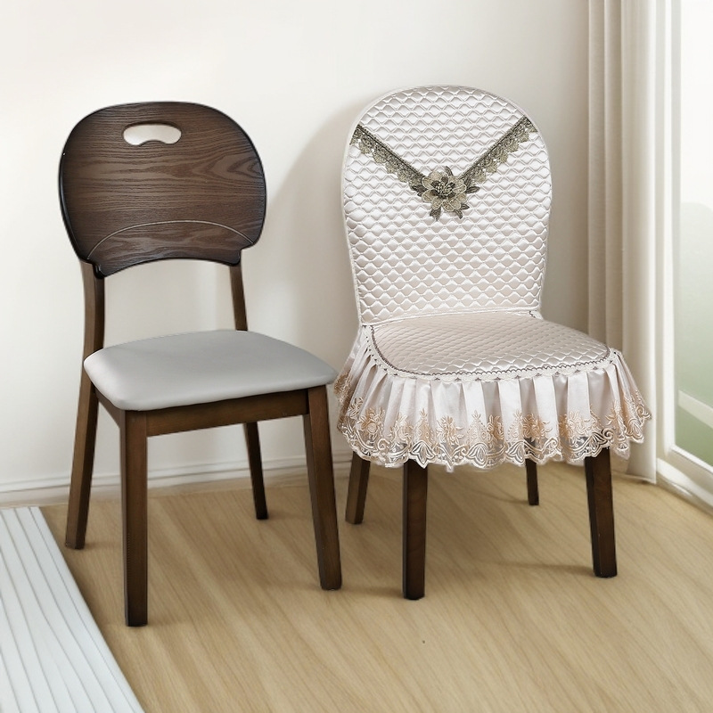 모상에 피는 베이지색 꽃