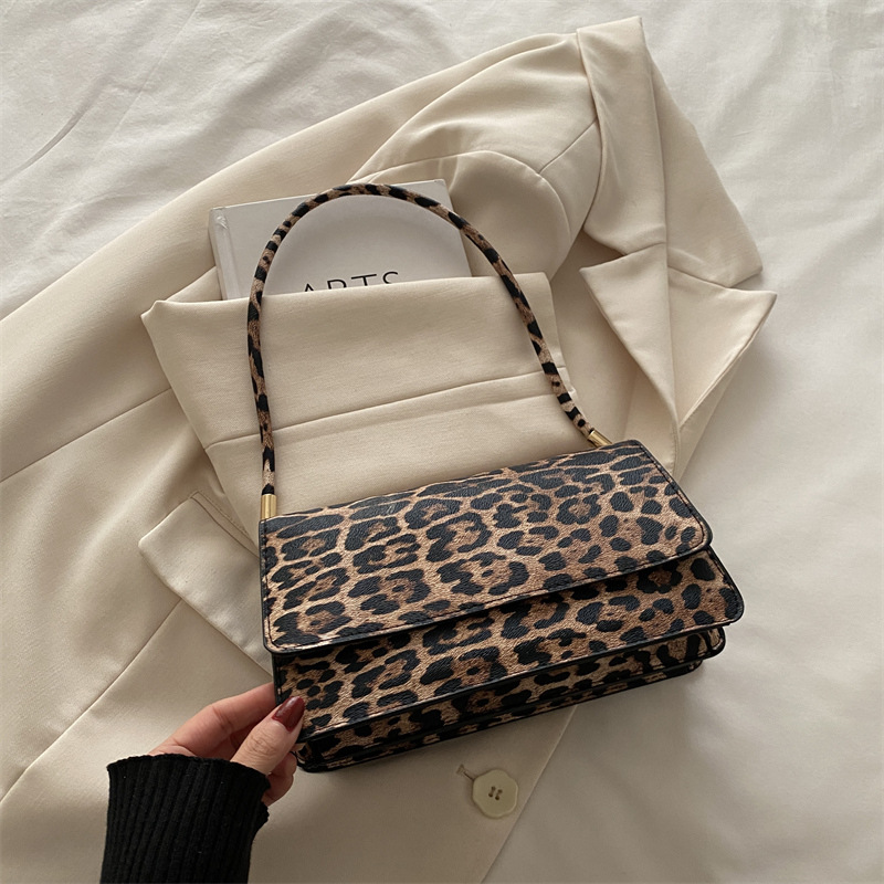 Nicho de diseño de moda retro versátil bolso pequeño para mujeres 2024 invierno nueva tendencia de textura de hombro brazo bolso de mujer