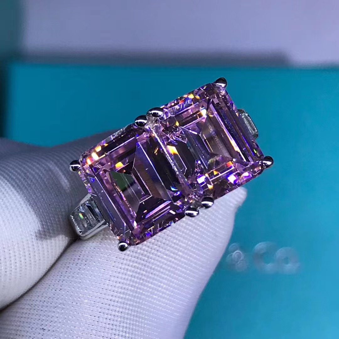 La plata esterlina importó el anillo de diamantes de alto carbono 6 quilates de lujo de hielo Flor de corte de piedra transfronterizo Comercio electrónico comercio exterior exclusivo para la joyería de las mujeres