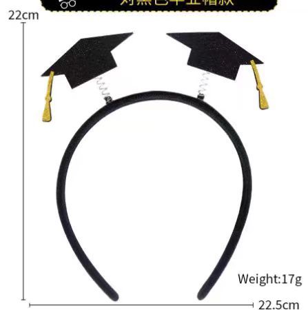 Un par de sombreros de graduación negros