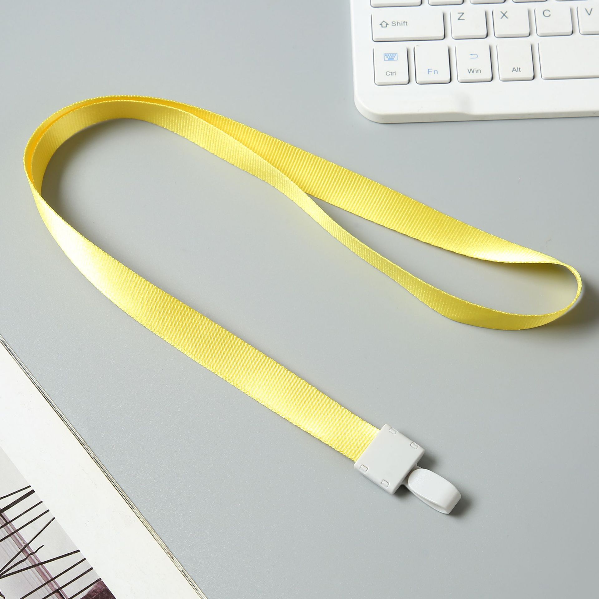 Juego de tarjetas de identificación cordón procesamiento al por mayor impresión l cuerda de tarjeta de estudiante exhibición gancho de plástico de oficina del campus cordón de protección ambiental