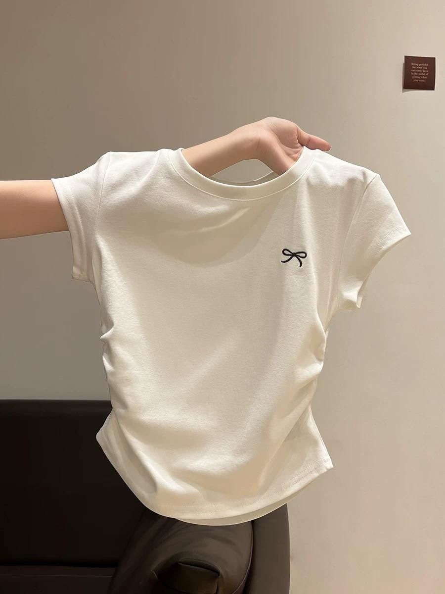 Áo thun nữ cổ tròn tay ngắn thêu nếp gấp eo — Xám hoa
