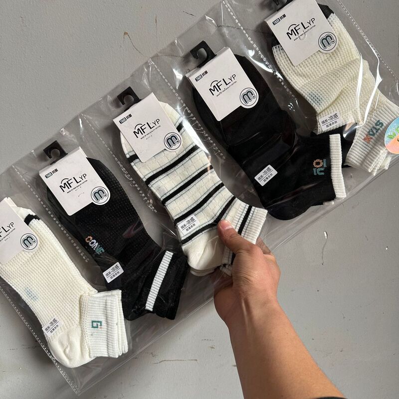 Socks women's spring and summer new ultra-thin boat socks light breathable silk ice soft simple college fashion socks manufacturers wholesale Socks women's spring and summer new ultra-thin boat socks light breathable silk ice soft simple college fashion socks manufacturers wholesale