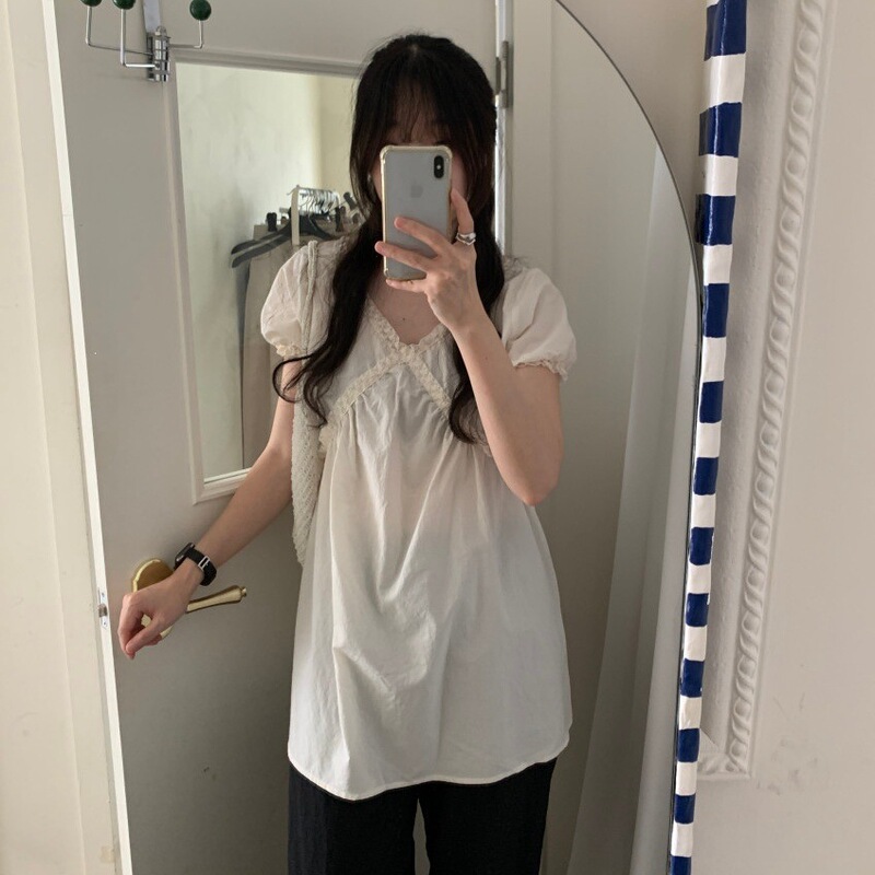 Shipped from Korea: Dongdaemun Girl-Style French Elegant Cross Lace V-Neck Puff Short-Sleeve Blouse for Women Shipped from Korea: Dongdaemun Girl-Style French Elegant Cross Lace V-Neck Puff Short-Sleeve Blouse for Women