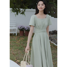 法式气质绿色连衣裙小众设计感夏季2024新款收腰显瘦别致独特裙子