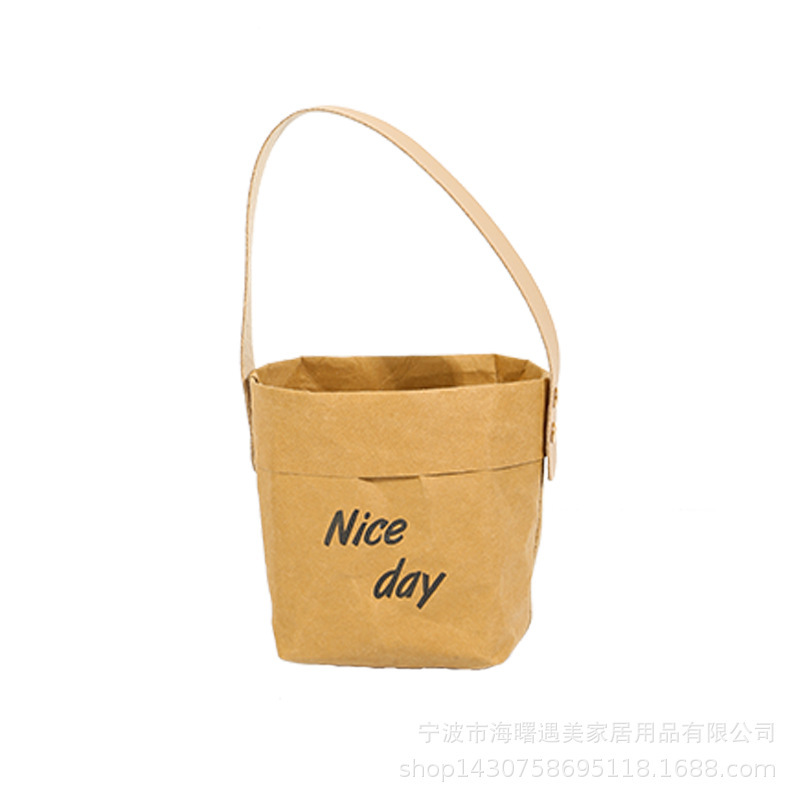 Красивый маленький набор оранжево-коричневых стаканчиков из крафт-бумаги