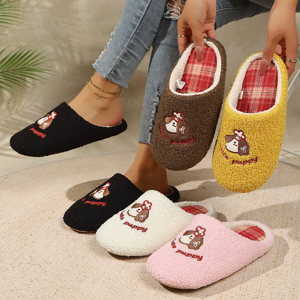 Casa zapatos de algodón suaves lindos cachorro zapatillas de cabello de cabello para mujeres de otoño y invierno deslizantes interiores gruesas zapatillas de cabello