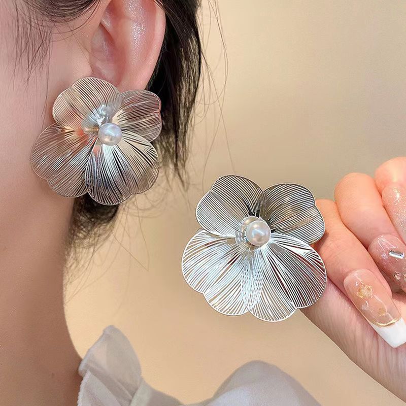Wholesale Jewelry Modern Style Classic Style Flower Alloy Ear Studs display picture 4