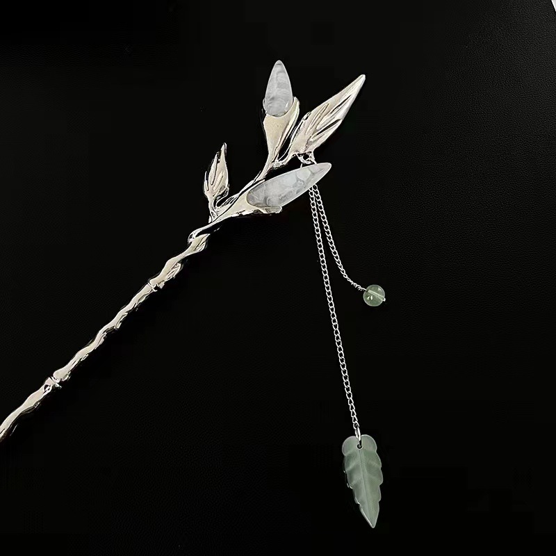 Chinese hairpin with tassels