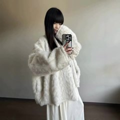 云雾石狐厚实保暖蝙蝠袖皮毛一体披肩式外套女慵懒顺滑环保毛大衣