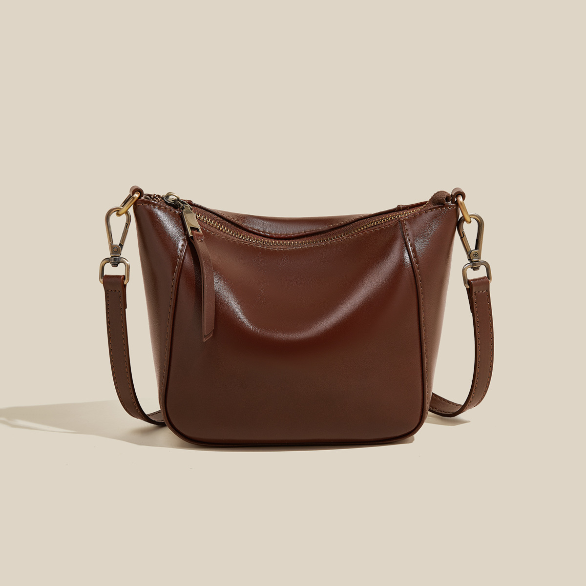 가죽 어깨 가방 여성의 2024 새로운 가을과 겨울 기름 왁스 가죽 여성 가방 여성을위한 간단한 캐주얼 휴대용 크로스 바디 백