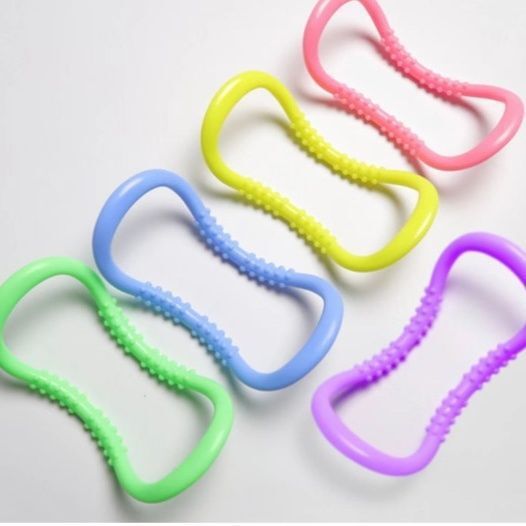 ヨガの輪は肩の神器を開けて足の形を矯正します。|undefined