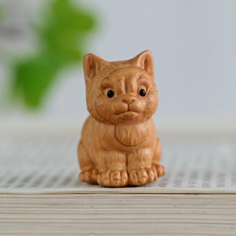 崖柏の木彫りは工芸品を飾っています。|undefined