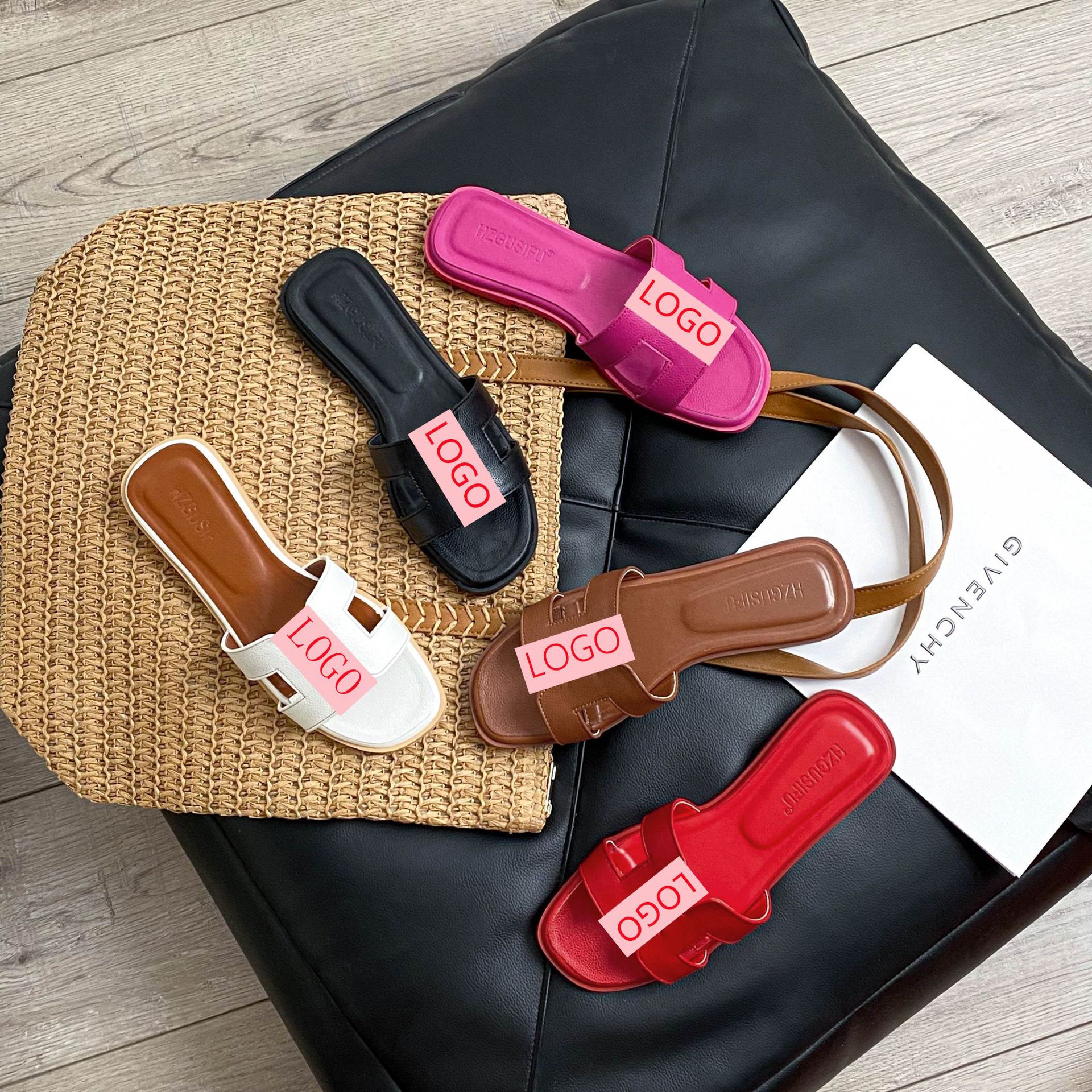 Women's Outdoor Slippers 2026 New Summer Fashion Versatile Flat Comfortable Slide Sandals Trendy Beach Travel Sandals