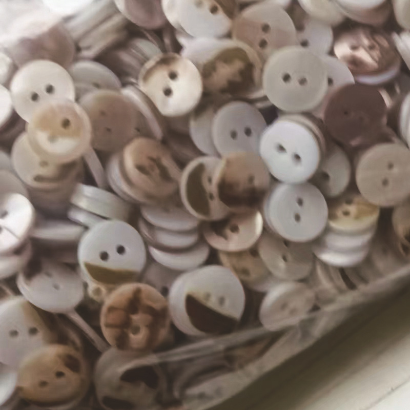 现货优惠双平面双面白河贝衬衣纽扣原色带皮T恤珍珠贝扣童装扣子