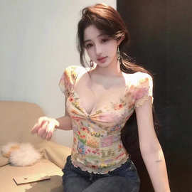 设计感欧美风油画花卉印花v领T恤女2026夏季花边网纱修身短袖上衣