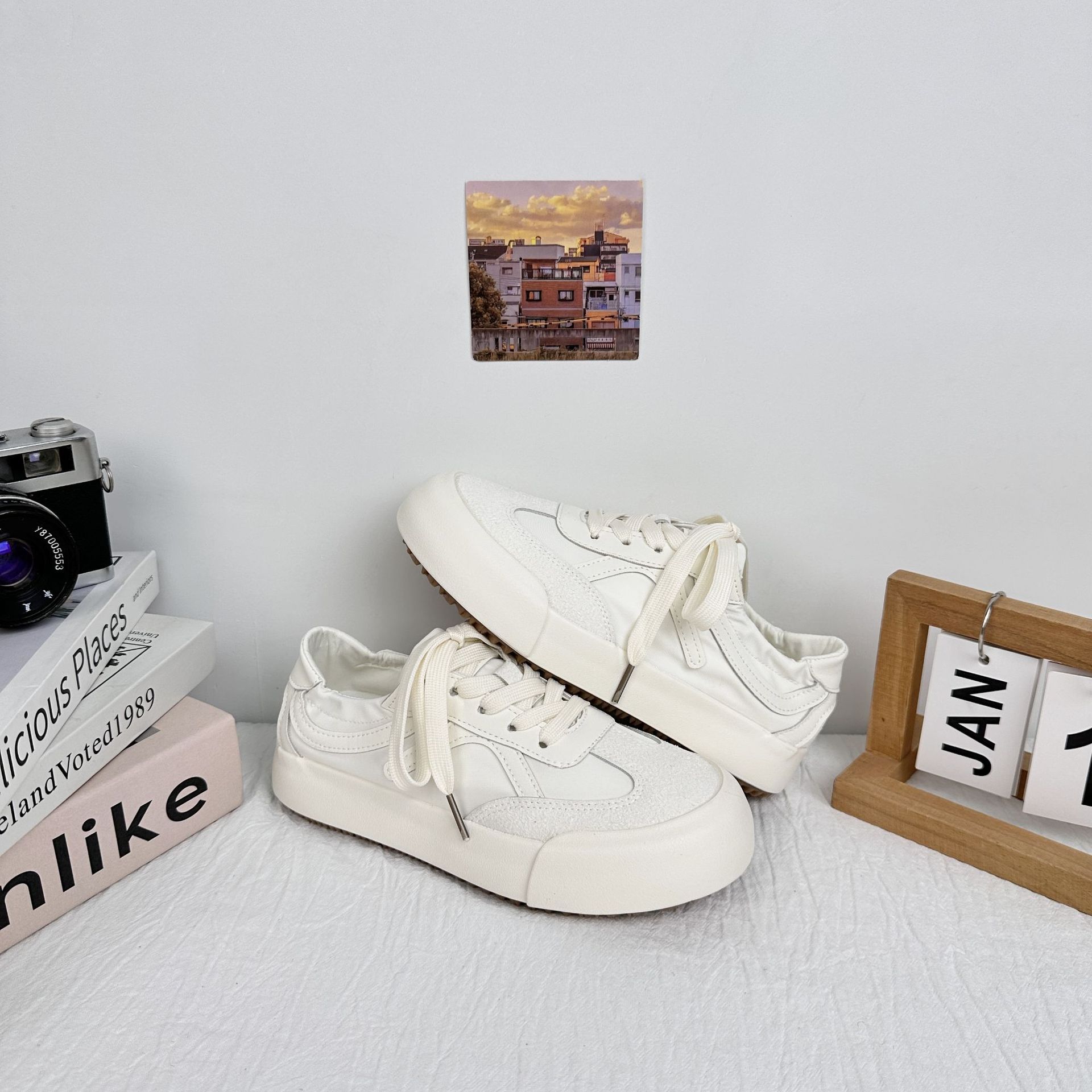 6659 zapatos de suela gruesa para mujeres 2025 nuevo diseño de nicho retro chic cabeza redonda versátil original zapatos de entrenamiento