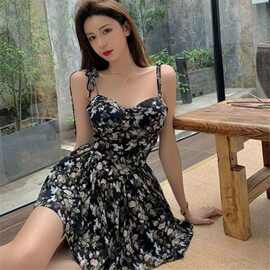 辣妹碎花吊带连衣裙女2025春夏新款法式绑带显瘦收腰甜辣性感短裙