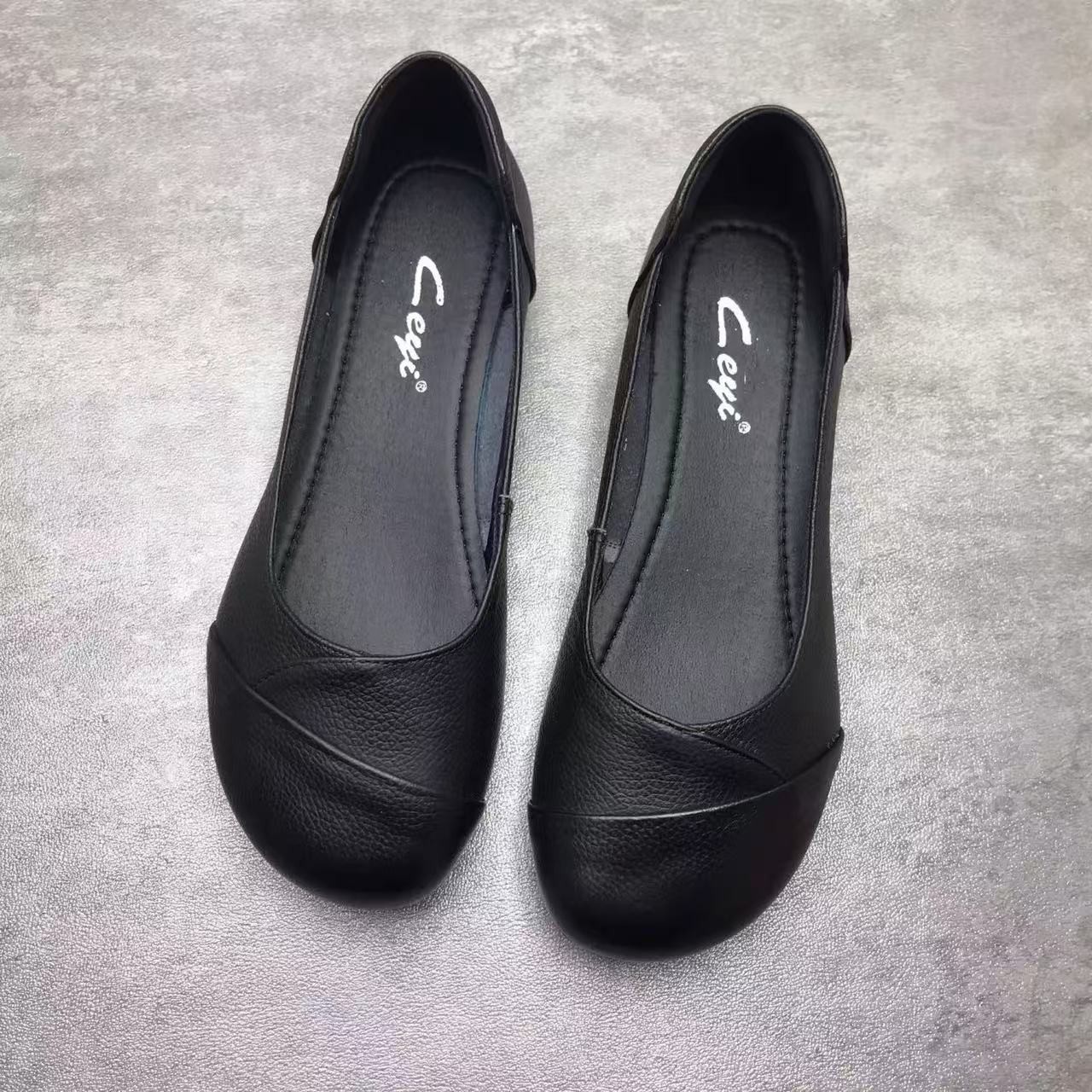 2026 primavera y verano nuevo estilo de cabeza redonda perezoso un pie de pie de boca plana no se cansa de pie zapatos de moda de cuero pequeño