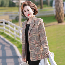 2025新款中老年女春秋外套短款中年妈妈秋冬风衣西装洋气格子毛呢