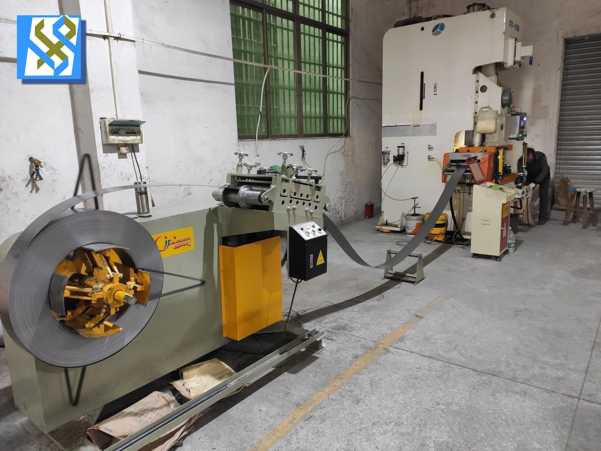 Fully automatic punch equipment+Fully automatic punchi