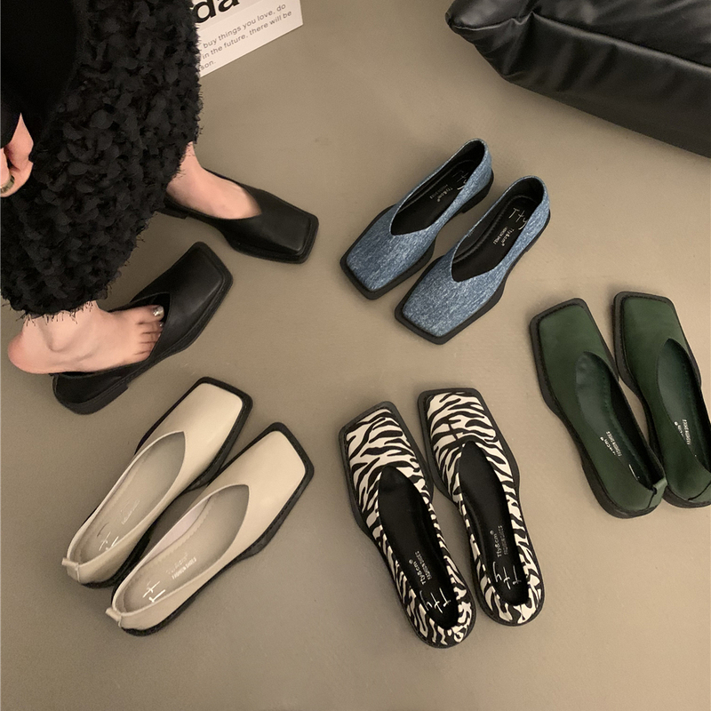 Design Niche French Vintage Single Shoes Flat Leather Shoes Autumn and Winter Slip-on Women's Shoes Black Loafers