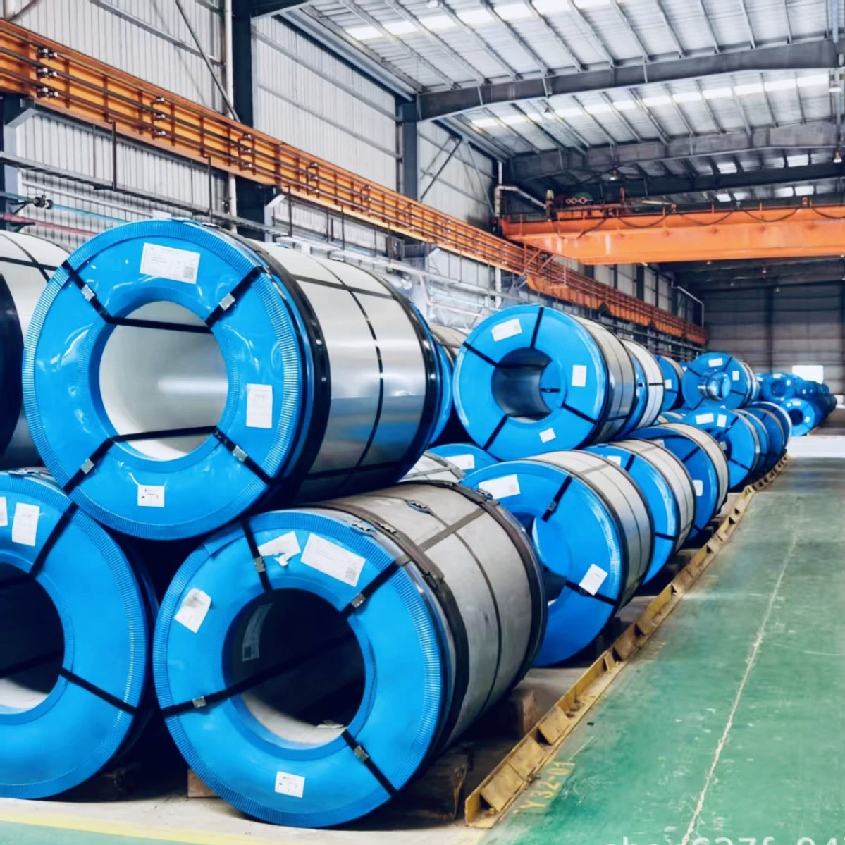 Производитель и поставщик оцинкованной жести, обработанной и распродаваемой в полосах, толщиной 0,15–0,5 мм.