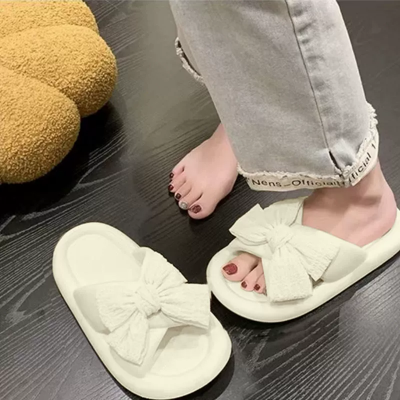 Оптовая продажа толстой подошвы 2024 новый модный бант тапочки водонепроницаемый снаружи сетка красная нескользящая крытая комната дома слово