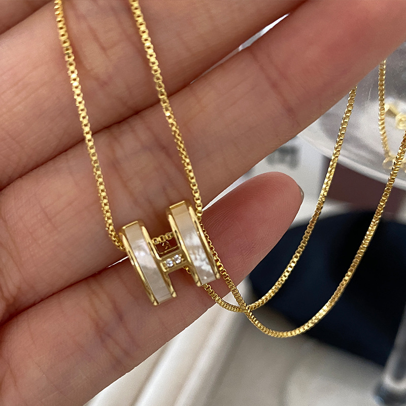 Letter H necklace zircon fritillaria pendant sweater chain 2023 net red the same light luxury senior small fragrant wind collarbone chain