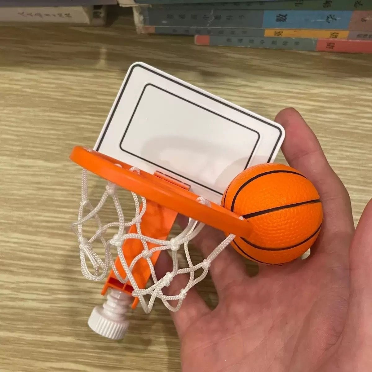 Explosiones descomprimidas mini mesa de baloncesto caja de tiro sin perforación creativa mini canasta de baloncesto estante juguetes adornos