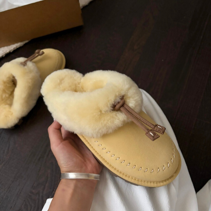 Women's faux fur slippers, sheepskin-like material, small chicken-yellow half-slipper style Women's faux fur slippers, sheepskin-like material, small chicken-yellow half-slipper style
