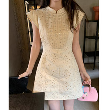 法式复古气质纯色钉珠镂空绣花设计收腰显瘦连衣裙夏季新款裙子潮
