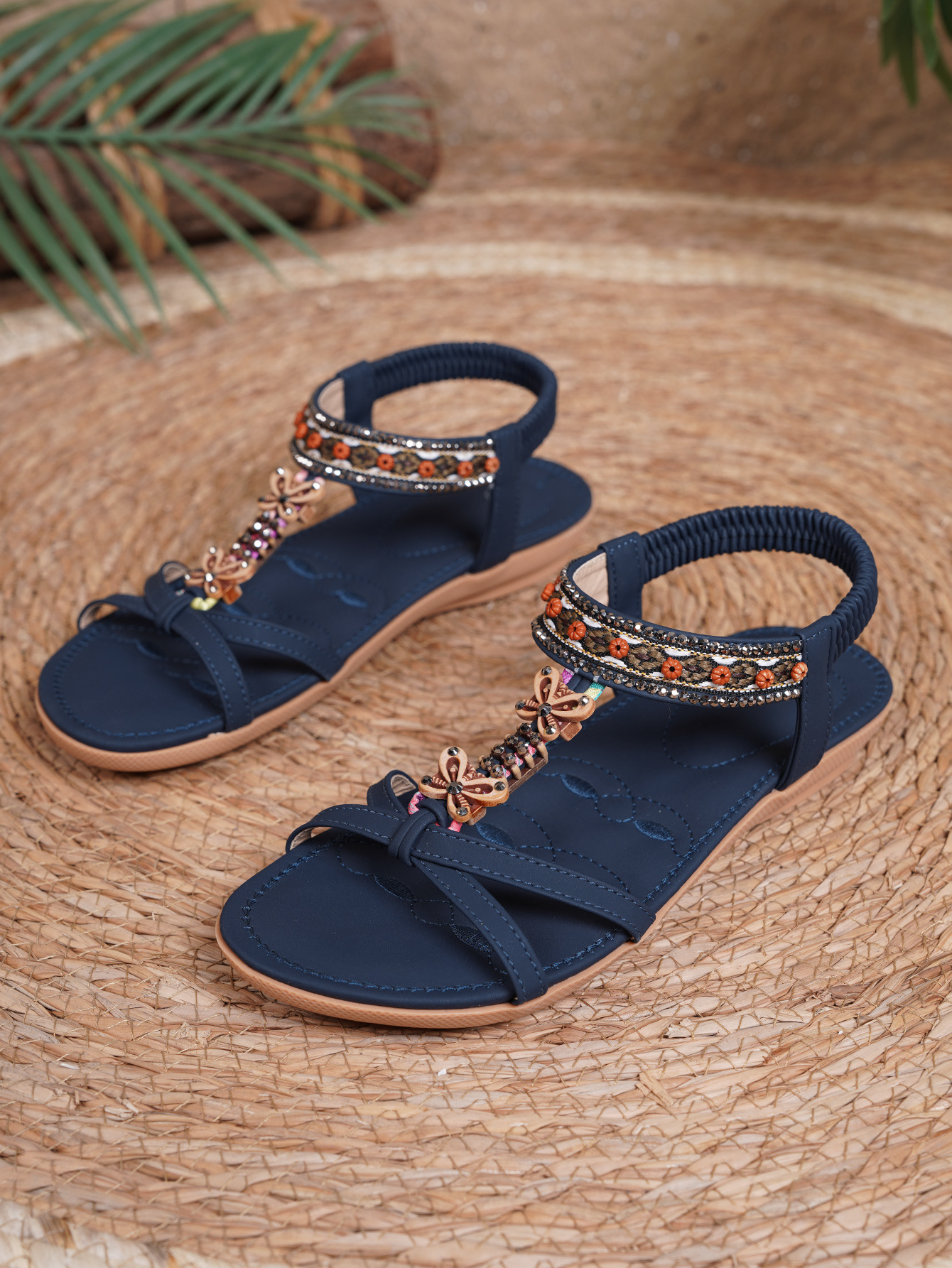 Blommiga dam-sandaler med platt sula för strand och sommar_voghion.com