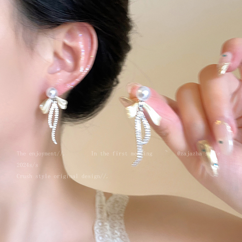 2025 nuevo estilo flor borla sin agujeros para las orejas placa de incienso para mosquitos pinzas para las orejas para las mujeres, pendientes de lujo ligero de alta calidad, pinzas para las orejas indoloras