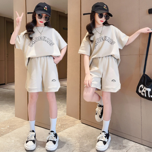 Girls and older children's summer sports suits 2023 new fashionable girls letter T-shirt five-quarter pants Korean version two-piece set