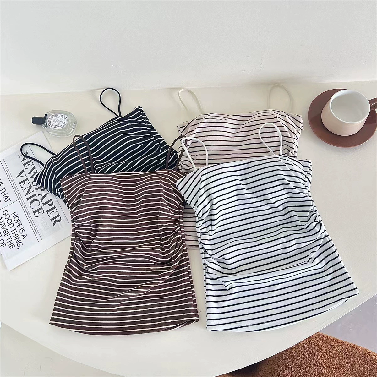 Шлифовальный маленький камзол жилет красивая спина в полоску сексуальная горячая девушка дикая тонкая тонкая наплечная накладка без рукавов