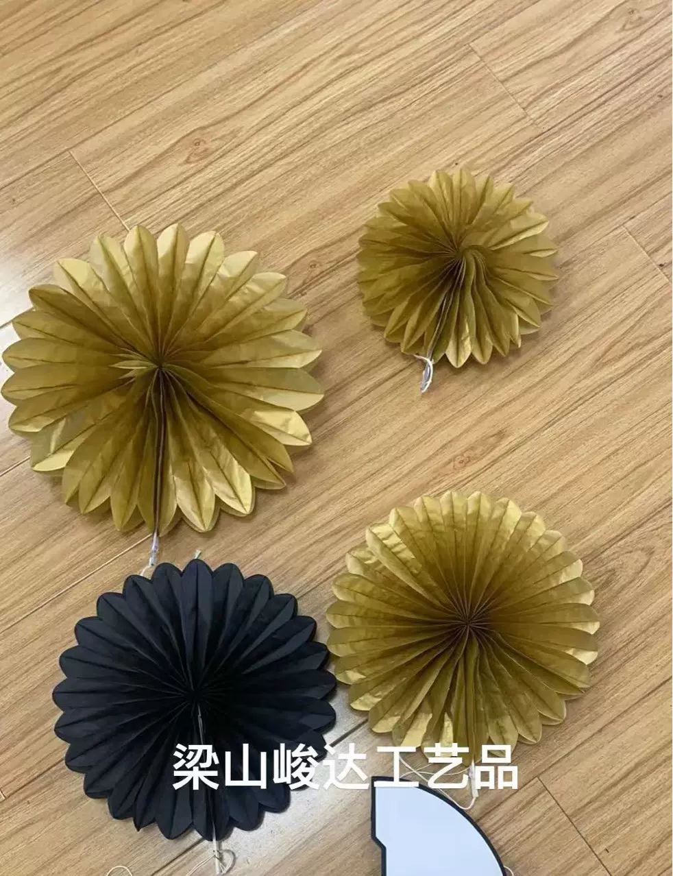 专业生产金色银色蜂窝球纸扇