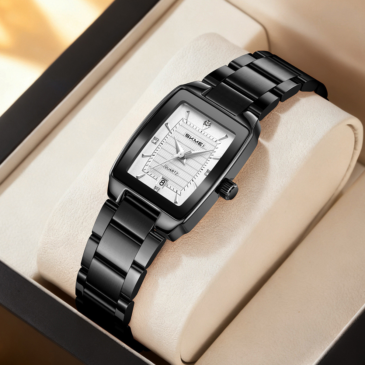 Momento de belleza reloj de acero reloj de mujer de negocios cuadrado impermeable calendario único reloj de cuarzo transfronterizo al por mayor spot