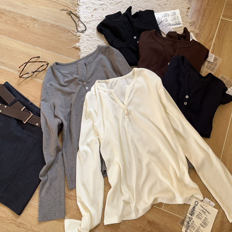 Lyocell cotton long-sleeve women's t-shirt, autumn old money style, henley collar, elegant, simple, slim-fit, versatile top Lyocell cotton long-sleeve women's t-shirt, autumn old money style, henley collar, elegant, simple, slim-fit, versatile top