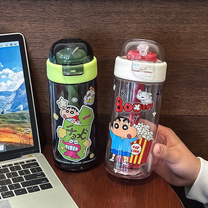 Crayon Shin-chan tritan taza de agua para niñas 2025 nueva taza mezcladora de verano para estudiantes que van a la escuela taza especial para evitar caídas