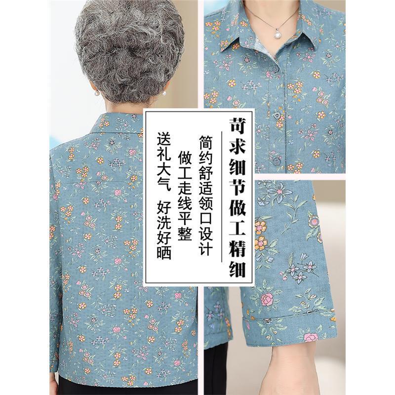おばあさんは春と秋の純綿の長袖のシャツの中でお年寄りの秋の服の女性の洋風のお母さんの薄いコートのおばあさんの服を詰めます。|undefined