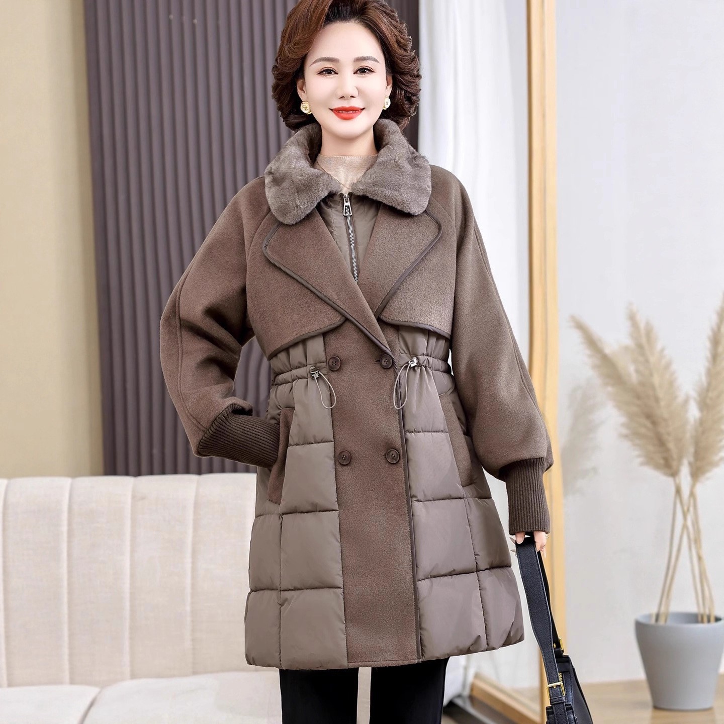 2025 invierno nuevo abrigo de algodón de pluma para mujeres de largo y grueso abrigo de algodón de moda versátil chaqueta de algodón madres de mediana edad image 1