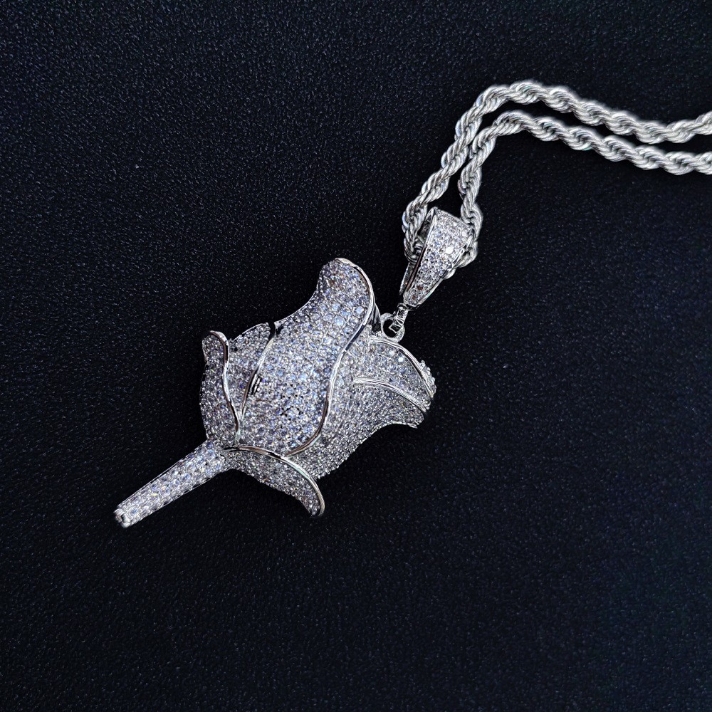 Elegante collana con ciondolo a rosa e zirconi da donna_voghion.com