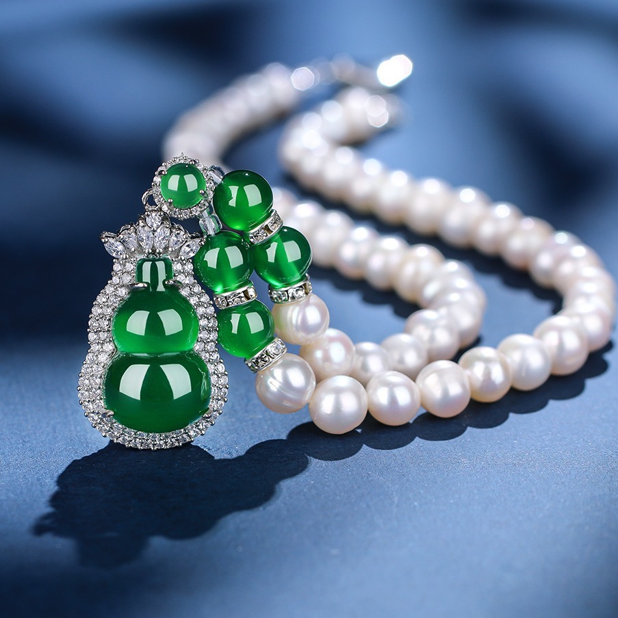 Organic necklace from pearl