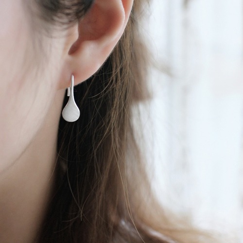 Korean Fashion Cute Water Drop Earrings Simple and Fresh Minimalist Elegant Versatile Girl Earrings  New Arrival