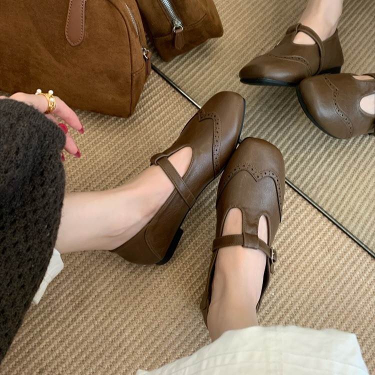 Retro plana T-clip zapatos de mujer 2026 primavera nuevo estilo coreano zapatos de cuero estilo británico zapatos mary-jin